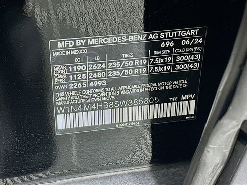 Used 2025 Mercedes-Benz GLB 250 4MATIC image 12