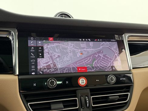 Certified 2025 Porsche Macan image 43