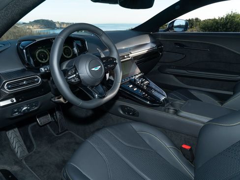 Used 2025 Aston Martin V8 Vantage Coupe RWD image 14