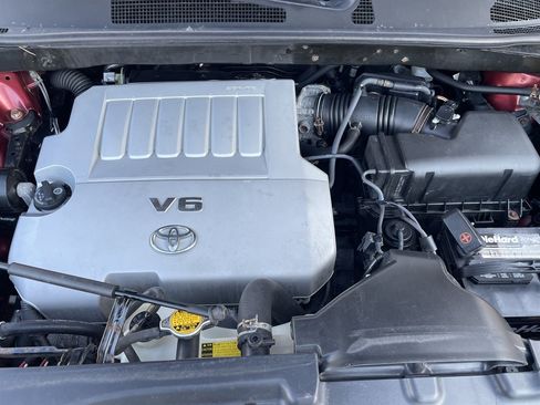 Used 2010 Toyota Highlander SE FWD image 8