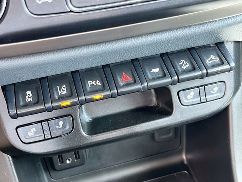 Used 2022 Chevrolet Colorado Z71 w/ Safety Package AWD/4WD image 19