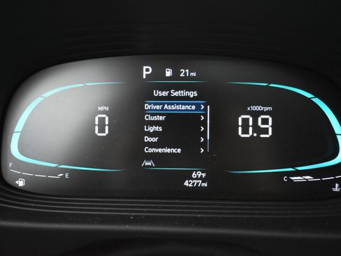 Used 2024 Hyundai Venue SEL image 31