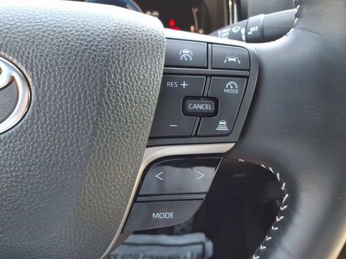 Used 2025 Toyota Camry SE image 21