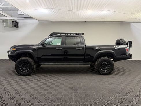 Used 2023 Toyota Tacoma TRD Off-Road w/ Technology Package AWD/4WD image 2