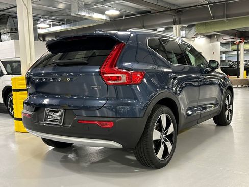 Used 2022 Volvo XC40 T5 Momentum AWD/4WD image 2