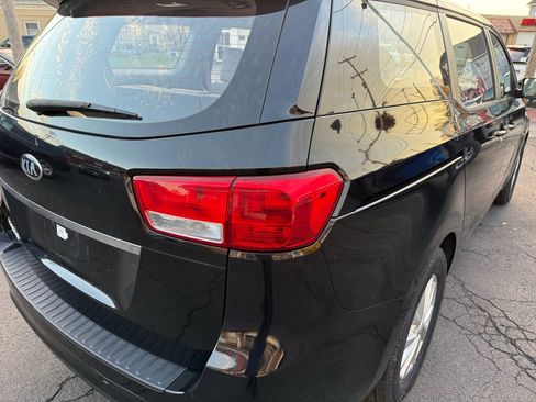Used 2018 Kia Sedona L image 11