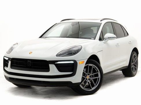 Certified 2025 Porsche Macan image 1