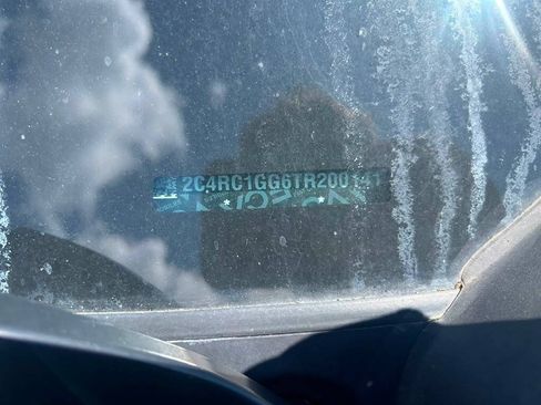 Used 2026 Chrysler Pacifica Limited FWD image 19