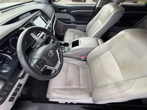 Used 2019 Toyota Highlander Limited image 16
