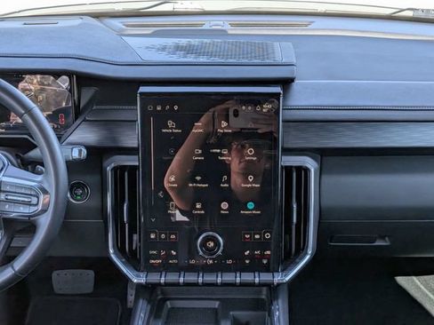Used 2026 GMC Acadia Elevation FWD image 24