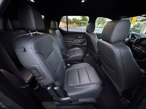Used 2022 Chevrolet Traverse LT w/ LPO, Floor Liner Package FWD image 16