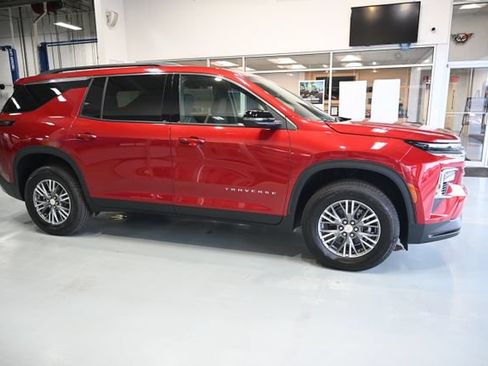 New 2026 Chevrolet Traverse LT w/ LPO, Floor Liner Package FWD image 4
