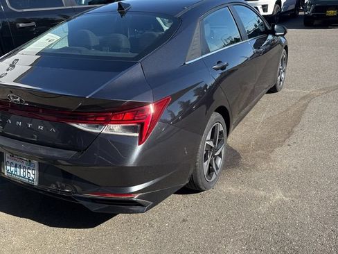 Used 2022 Hyundai Elantra SEL w/ Convenience + Premium Package FWD image 6