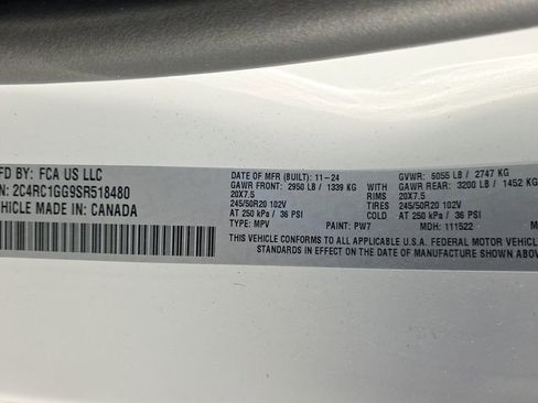 Used 2025 Chrysler Pacifica Limited FWD image 37
