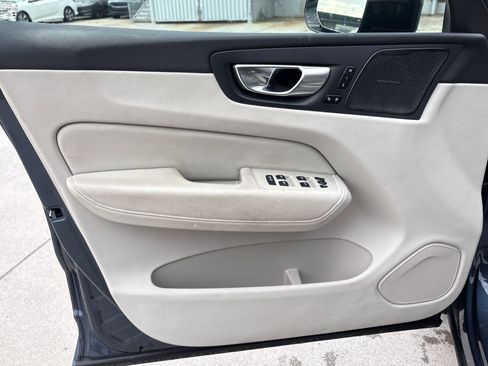 Certified 2023 Volvo XC60 B5 Ultimate w/ Climate Package image 21