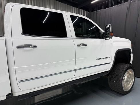 Used 2016 GMC Sierra 2500 Denali w/ Duramax Plus Package AWD/4WD image 12