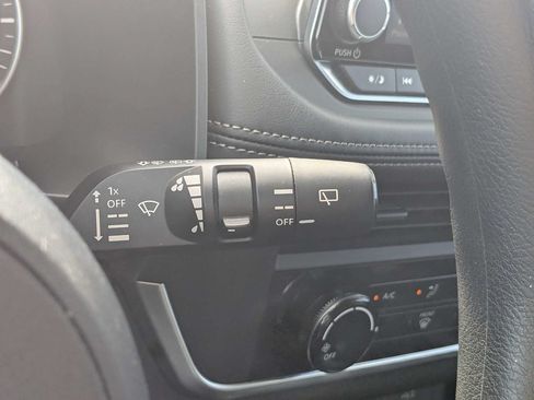 Used 2024 Nissan Rogue S AWD/4WD image 27