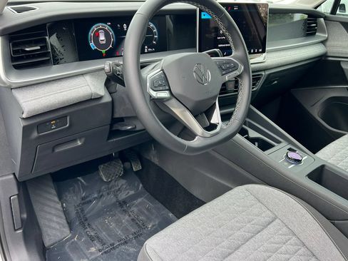 Used 2025 Volkswagen Tiguan S AWD/4WD image 15