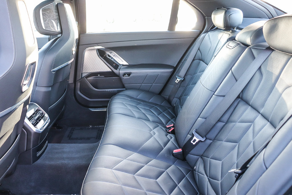 Used 2024 BMW 740i RWD image 22
