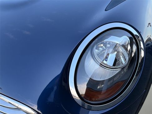 Used 2018 MINI Cooper 2-Door Hardtop image 11