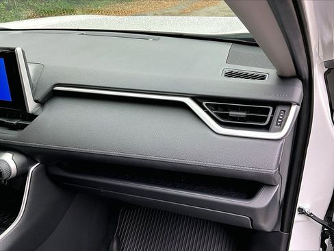 Used 2025 Toyota RAV4 XLE image 23