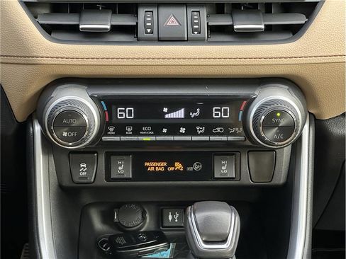 Used 2019 Toyota RAV4 XLE Premium image 26