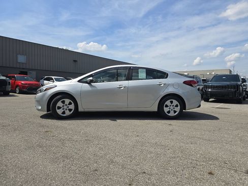 Used 2017 Kia Forte LX FWD image 8