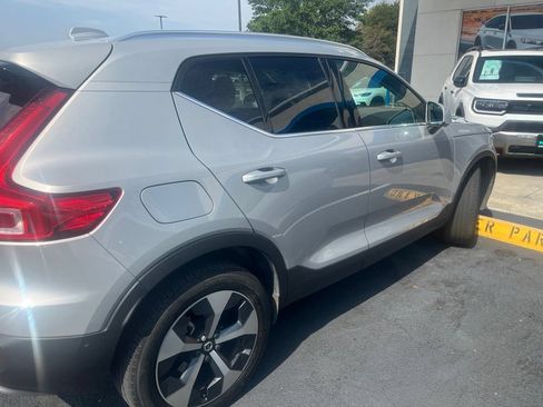 Used 2023 Volvo XC40 B4 Plus w/ Driver Assist Package FWD image 5