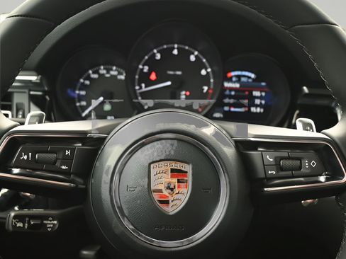 Certified 2026 Porsche Macan AWD/4WD image 19