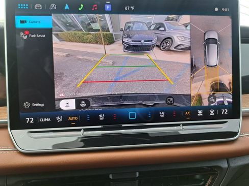 Used 2025 Volkswagen Tiguan SEL R-Line image 10