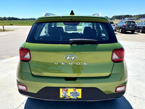 Used 2022 Hyundai Venue SEL w/ Cargo Package image 5