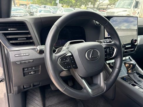 Used 2025 Lexus GX 550 w/ Accessory Package (Z1) AWD/4WD image 12