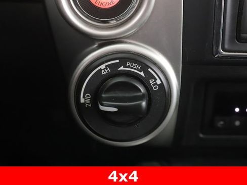 Used 2017 Nissan Titan SV AWD/4WD image 25