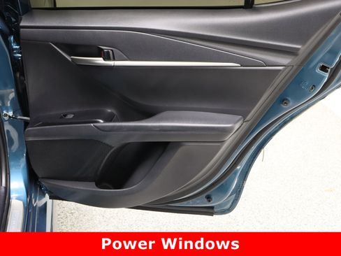 Used 2025 Toyota Camry SE image 33