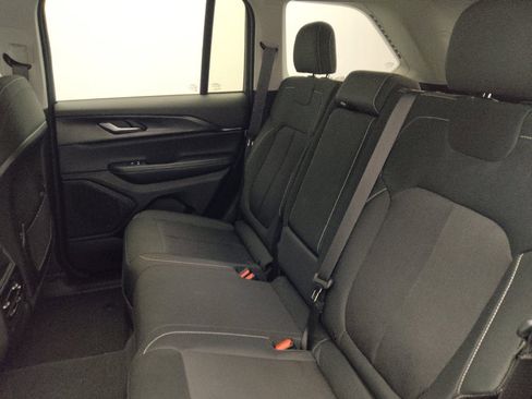 Used 2023 Jeep Grand Cherokee Laredo RWD image 18