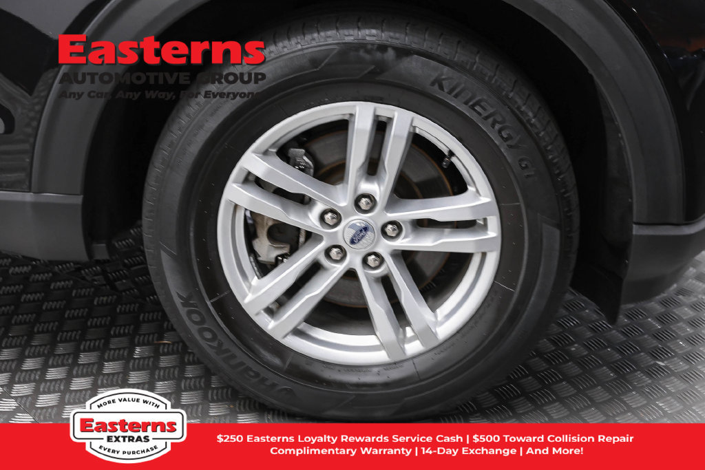 Used 2023 Ford Explorer XLT w/ Equipment Group 202A AWD/4WD image 32