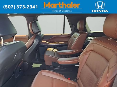 Used 2025 Lincoln Navigator Reserve AWD/4WD image 12