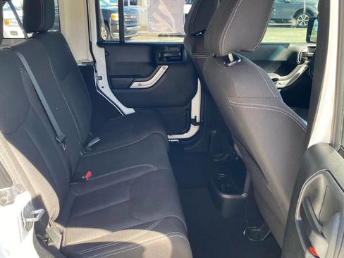 Used 2017 Jeep Wrangler Unlimited Sahara w/ Connectivity Group AWD/4WD image 20