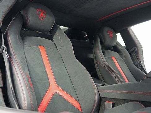 Used 2017 Lamborghini Aventador S image 41