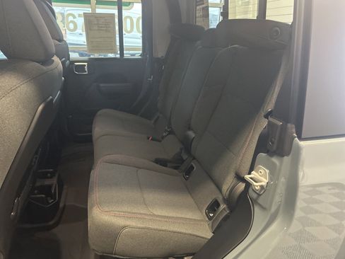 Used 2025 Jeep Gladiator Rubicon w/ Convenience Group image 12