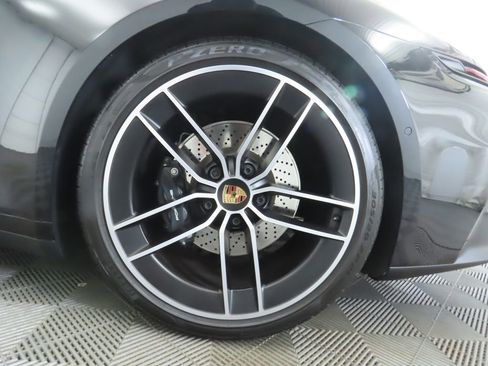 Used 2025 Porsche 911 Carrera image 37