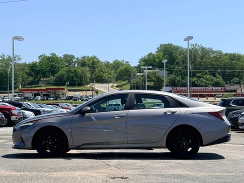 Used 2023 Hyundai Elantra SEL w/ Cargo Package FWD image 5
