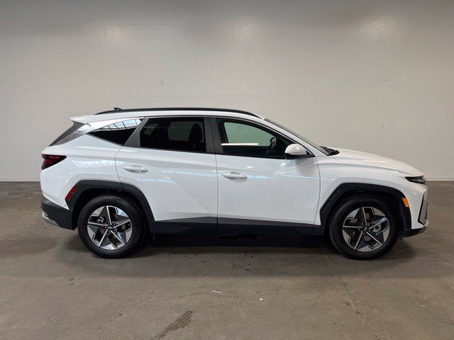 Used 2025 Hyundai Tucson SEL FWD image 4