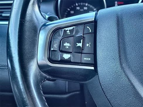 Used 2017 Land Rover Discovery Sport SE image 24