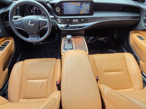 Used 2022 Lexus LS 500 w/ Accessory Package (Z1) RWD image 9