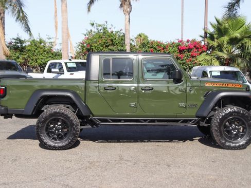 Used 2023 Jeep Gladiator Sport AWD/4WD image 10