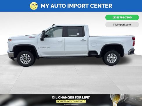 Used 2022 Chevrolet Silverado 2500 LT w/ Convenience Package image 4