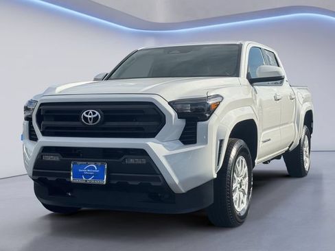 Used 2024 Toyota Tacoma SR5 AWD/4WD image 7