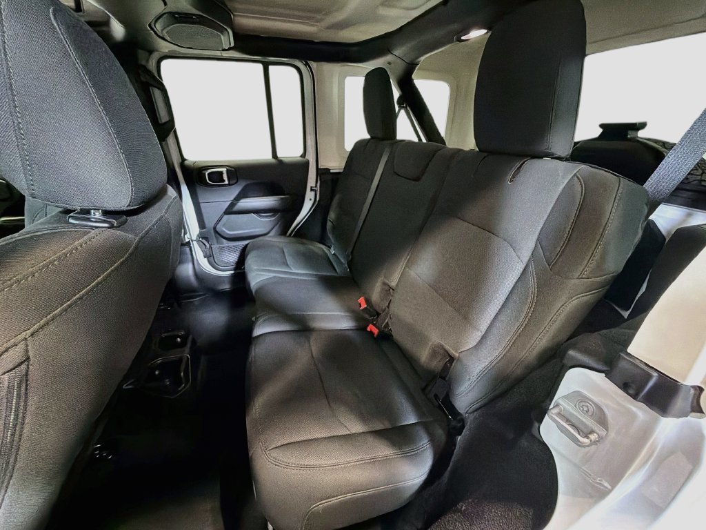 Used 2018 Jeep Wrangler Unlimited Sahara AWD/4WD image 23