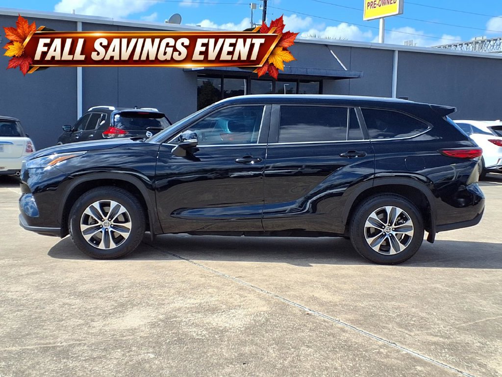 Used 2023 Toyota Highlander XLE AWD/4WD image 5